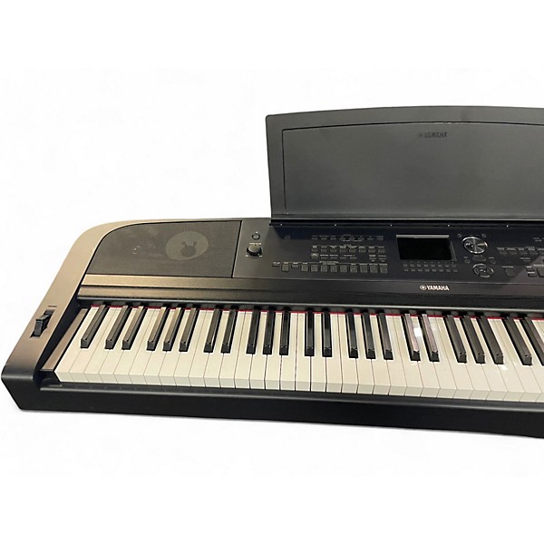 Used Yamaha dgx670 Keyboard Workstation