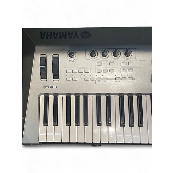 Used Yamaha MM6 61 Key Keyboard Workstation
