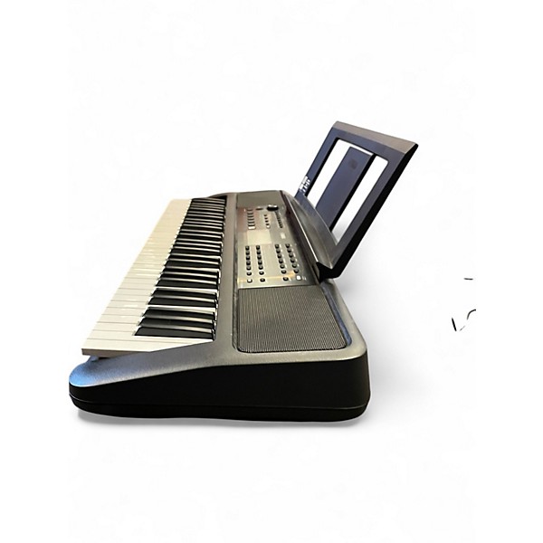 Used Yamaha PSRE383 Keyboard Workstation