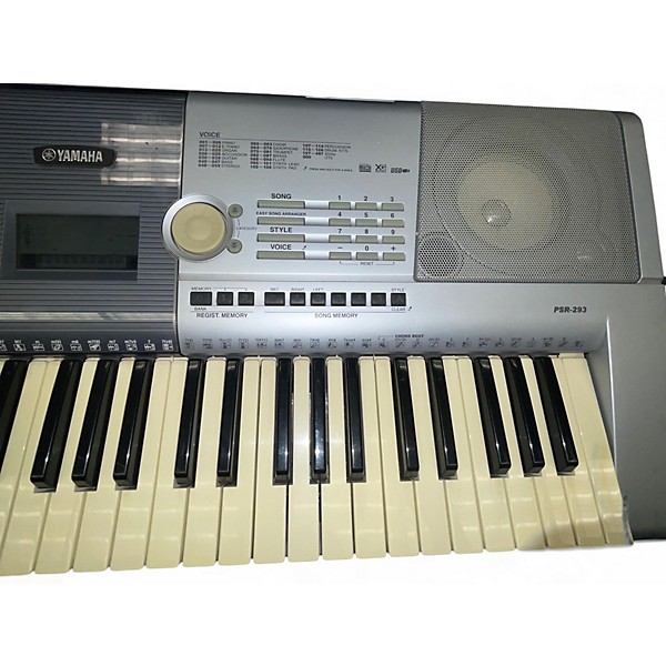 Used Yamaha PSR293 61 Key Portable Keyboard