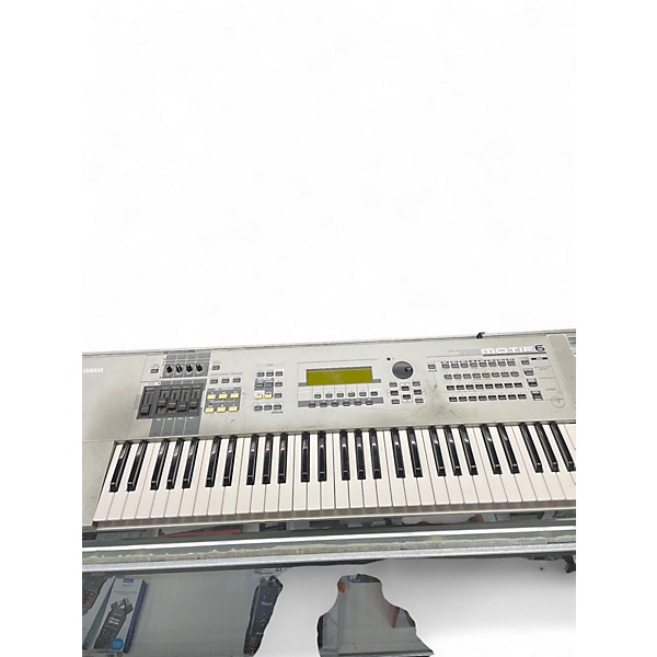 Used Yamaha Motif 6 61 Key Keyboard Workstation