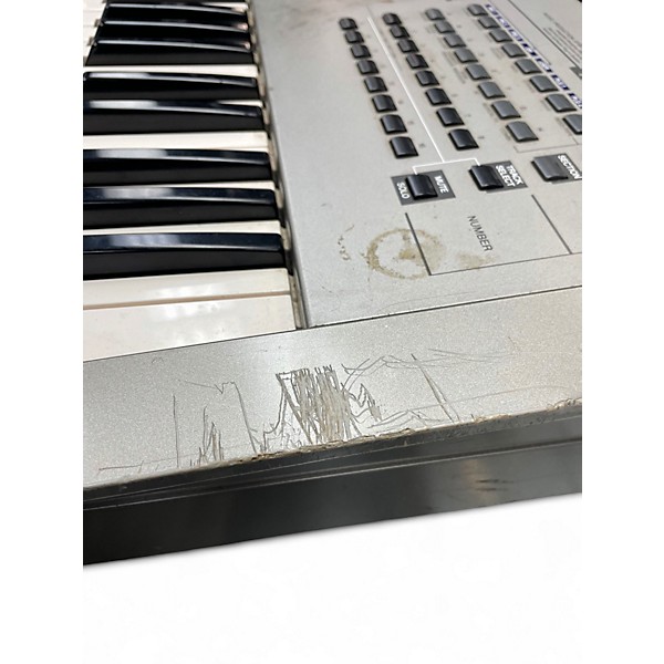 Used Yamaha Motif 6 61 Key Keyboard Workstation