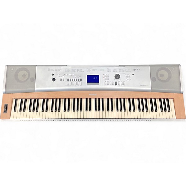 Used Yamaha dgx 620 Portable Keyboard