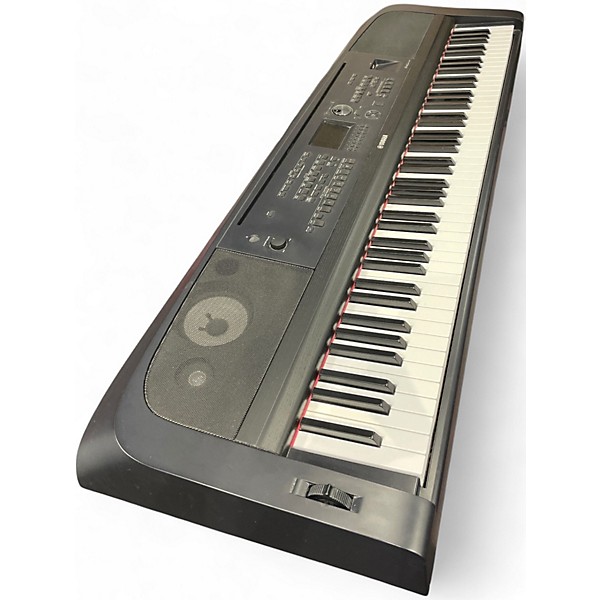 Used Yamaha DGX670 Keyboard Workstation