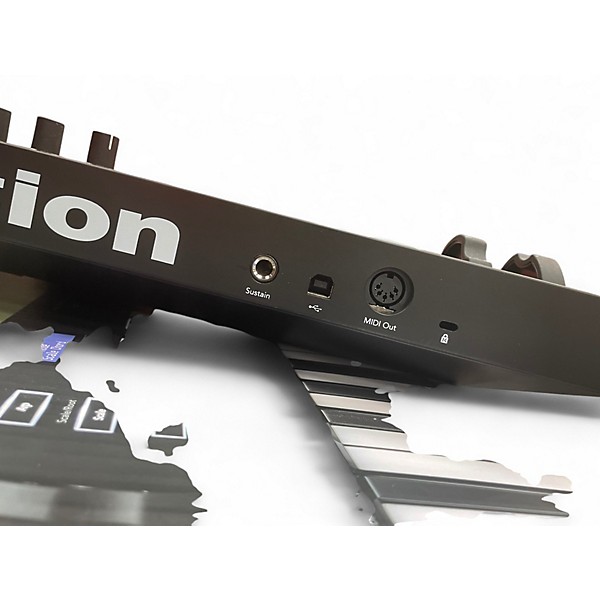 Used Novation LAUNCHKEY 37