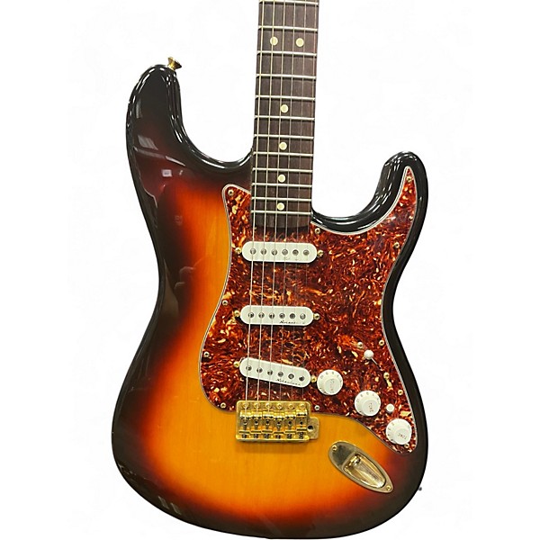 Used 2005 Fender Deluxe Players Stratocaster 3 Tone Sunburst Solid Body Electric Guitar