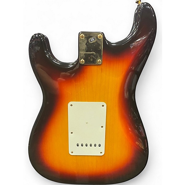 Used 2005 Fender Deluxe Players Stratocaster 3 Tone Sunburst Solid Body Electric Guitar