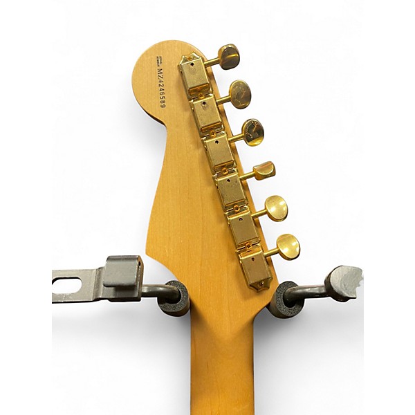 Used 2005 Fender Deluxe Players Stratocaster 3 Tone Sunburst Solid Body Electric Guitar