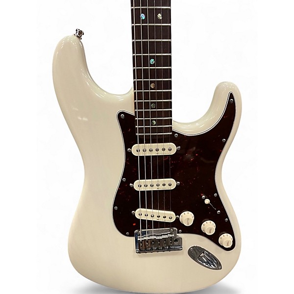 Used Fender American Deluxe Stratocaster Alpine White Solid Body Electric Guitar