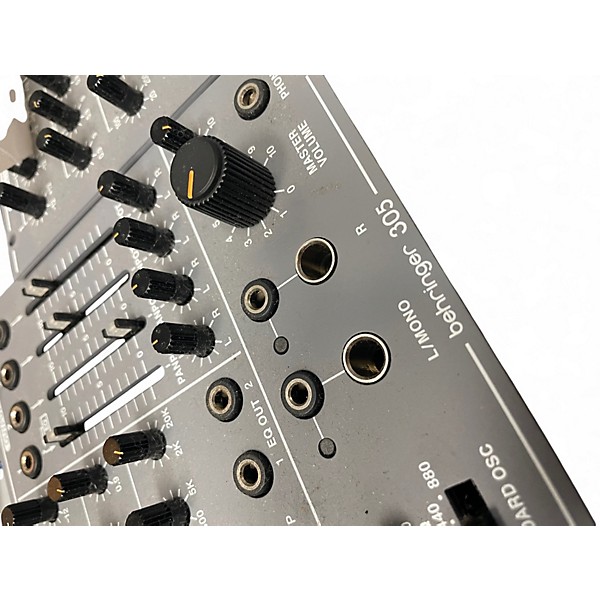 Used Behringer 305 Equalizer