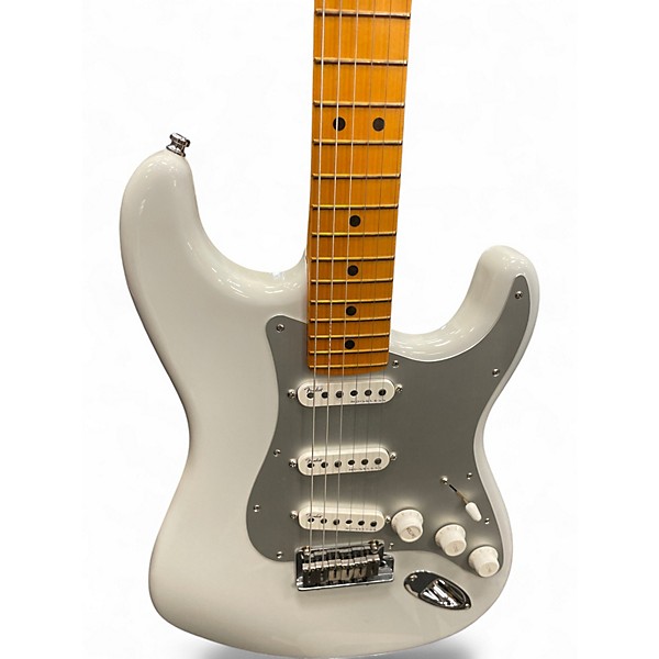 Used Fender American Ultra II Stratocaster White Solid Body Electric Guitar