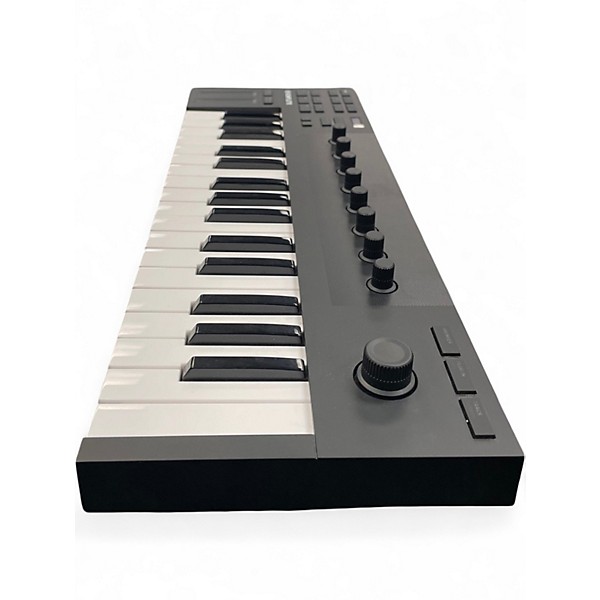 Used Native Instruments KOMPLETE KONTROL M32 MIDI Controller
