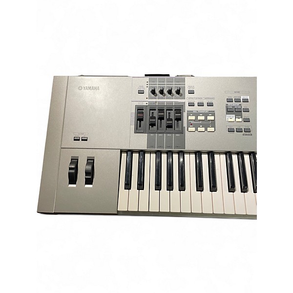 Used Yamaha Motif 6 61 Key Keyboard Workstation