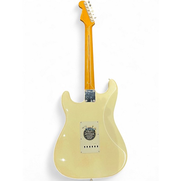 Used Fender Player Stratocaster White Solid Body Electric Guitar