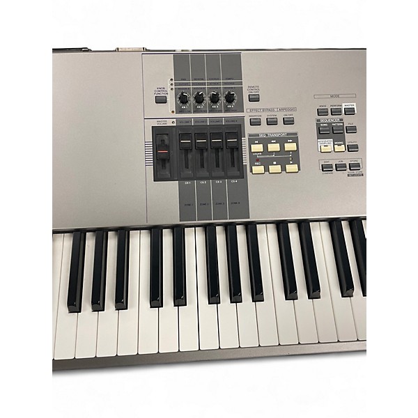 Used Yamaha Motif 8 88 Key Keyboard Workstation