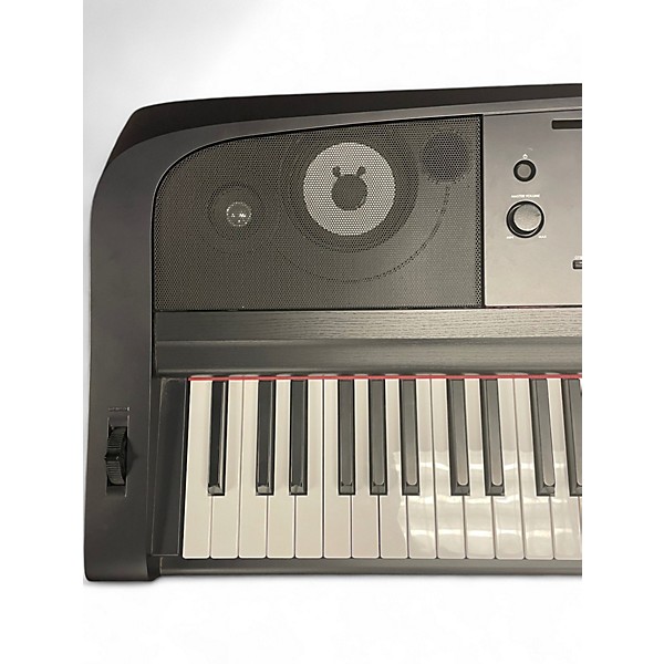 Used Yamaha DGX670 Keyboard Workstation