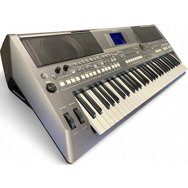 Used Yamaha PSRS670 Arranger Keyboard