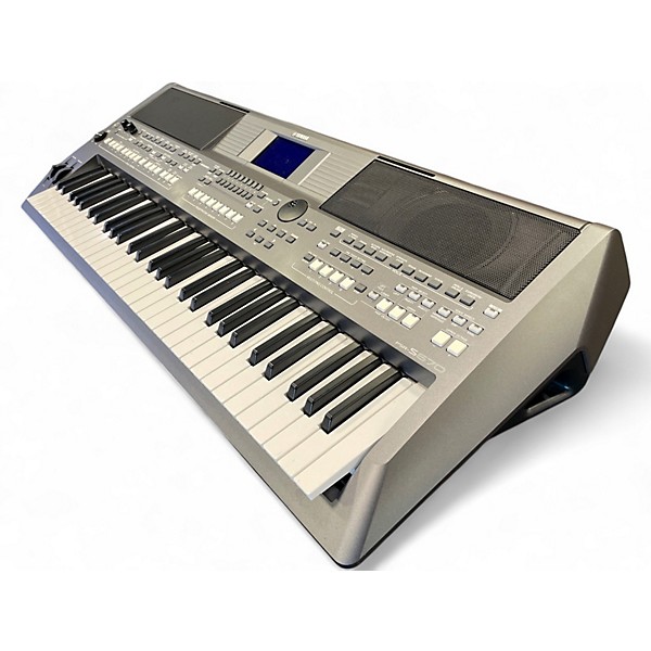 Used Yamaha PSRS670 Arranger Keyboard