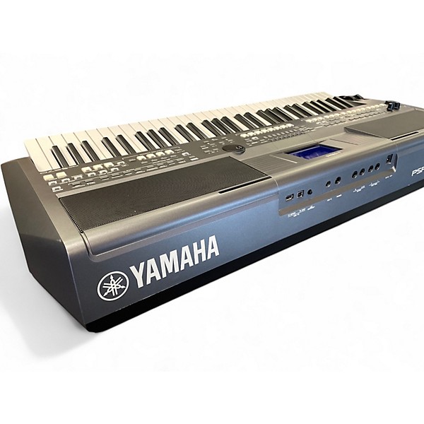 Used Yamaha PSRS670 Arranger Keyboard