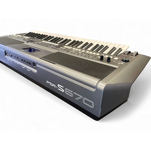 Used Yamaha PSRS670 Arranger Keyboard