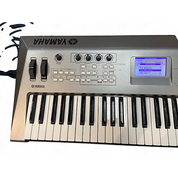 Used Yamaha MM6 61 Key Keyboard Workstation