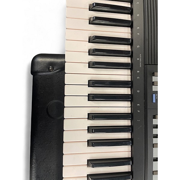 Used Yamaha psr32 Portable Keyboard