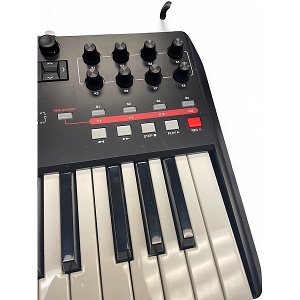 Used Akai Professional MPK225 25-Key MIDI Controller