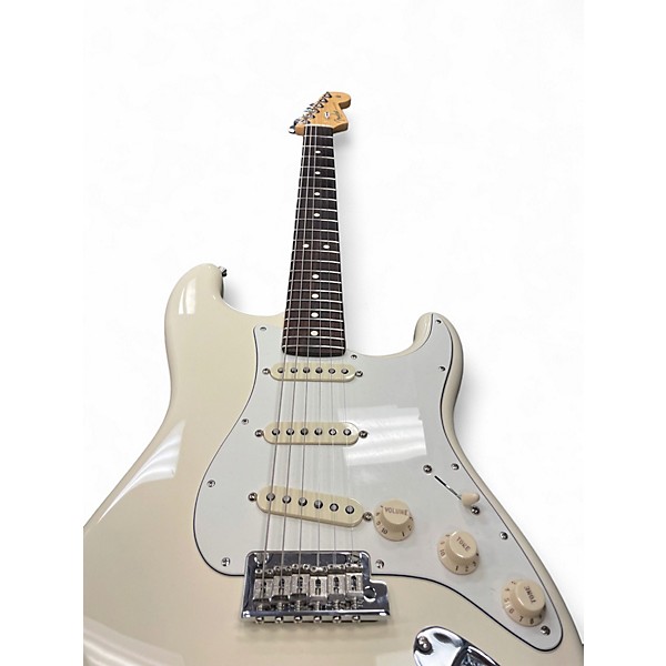 Used Fender AMERICAN PROFESSIONAL STRATOCASTER Olympic White Solid Body Electric Guitar