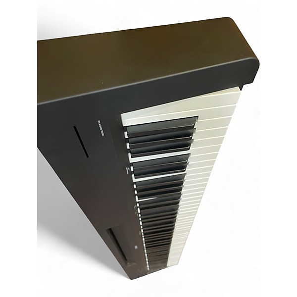 Used Yamaha P143 Digital Piano