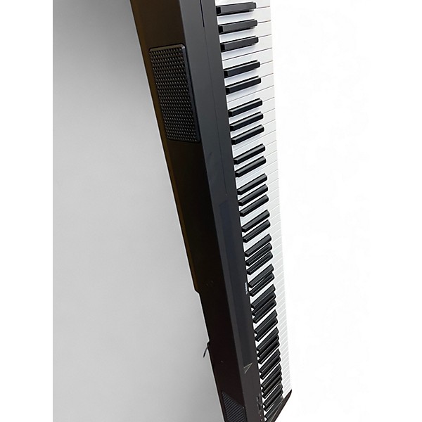 Used Yamaha P143 Digital Piano