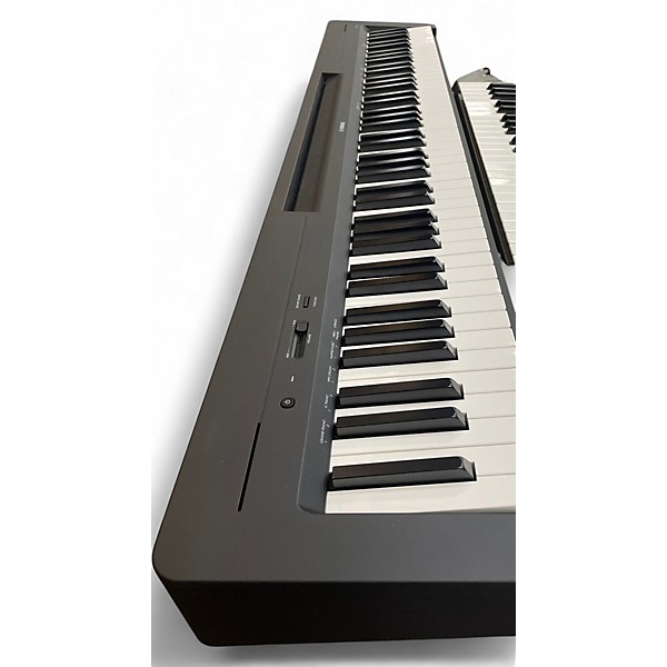 Used Yamaha P143 Digital Piano