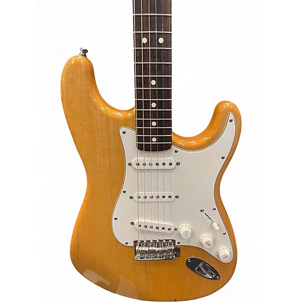 Used Fender Classic Series '70s Stratocaster Natural Solid Body Electric Guitar