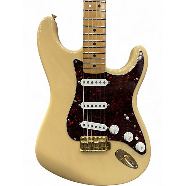 Used 2004 Fender Deluxe Super Stratocaster Honey Blonde Solid Body Electric Guitar