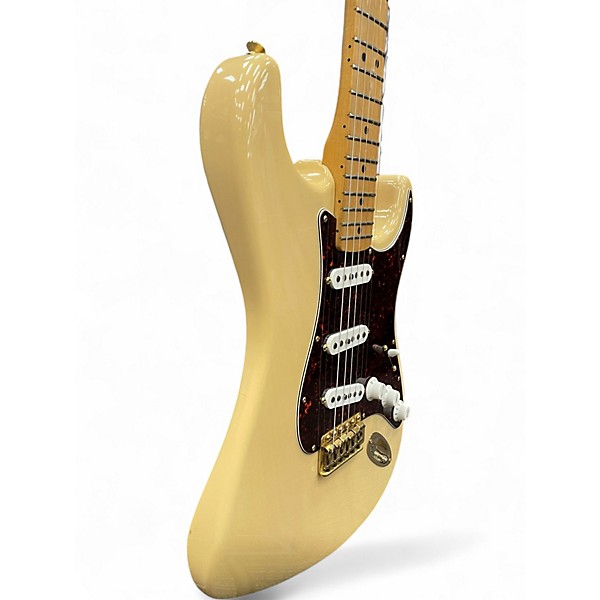 Used 2004 Fender Deluxe Super Stratocaster Honey Blonde Solid Body Electric Guitar