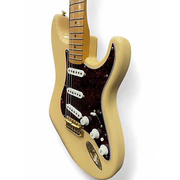 Used 2004 Fender Deluxe Super Stratocaster Honey Blonde Solid Body Electric Guitar
