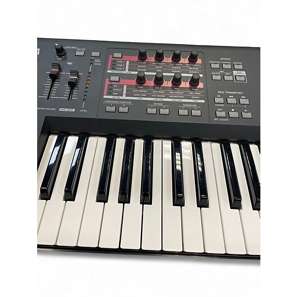 Used Yamaha MOXF6 61 Key Keyboard Workstation