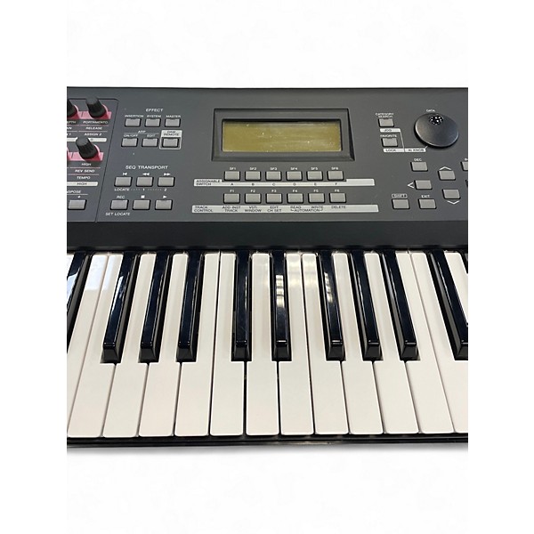 Used Yamaha MOXF6 61 Key Keyboard Workstation