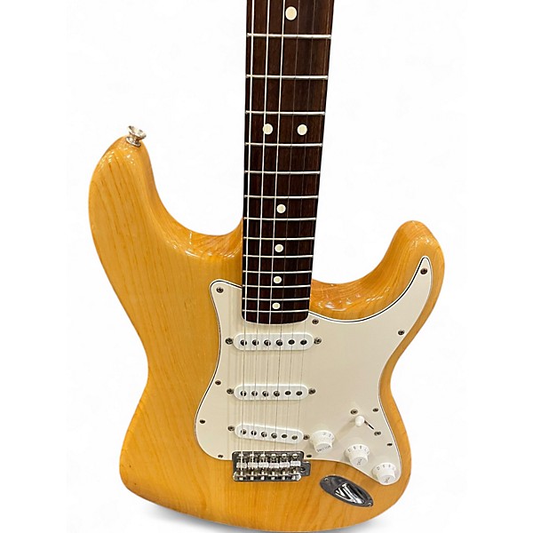 Used Fender Classic Series '70s Stratocaster Natural Solid Body Electric Guitar