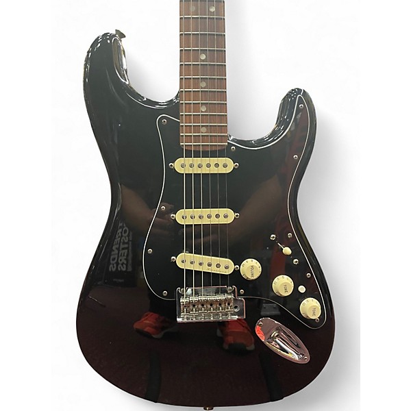 Used Fender Deluxe Player's Stratocaster Black Solid Body Electric Guitar