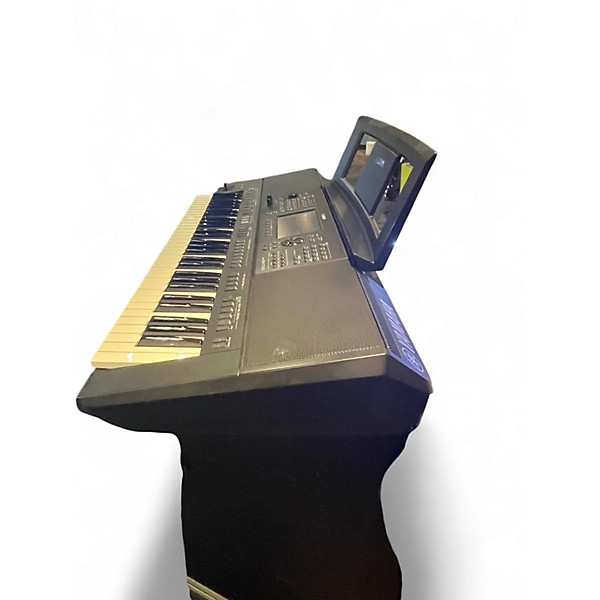 Used Yamaha PSR SX700 Portable Keyboard