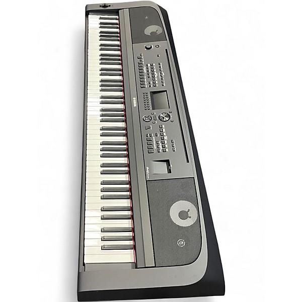 Used Yamaha dgx 670B Keyboard Workstation