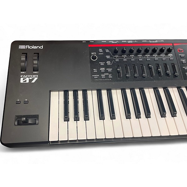 Used Roland Fantom 07 Keyboard Workstation