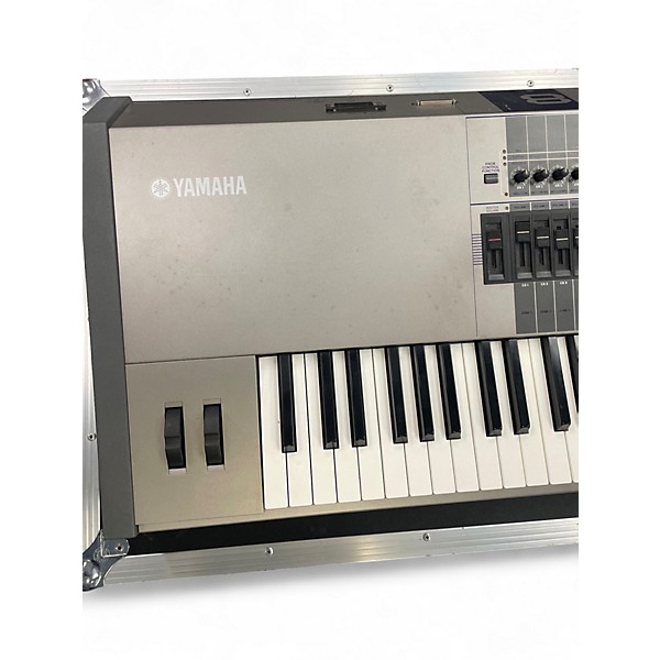 Used Yamaha Motif 8 88 Key Keyboard Workstation