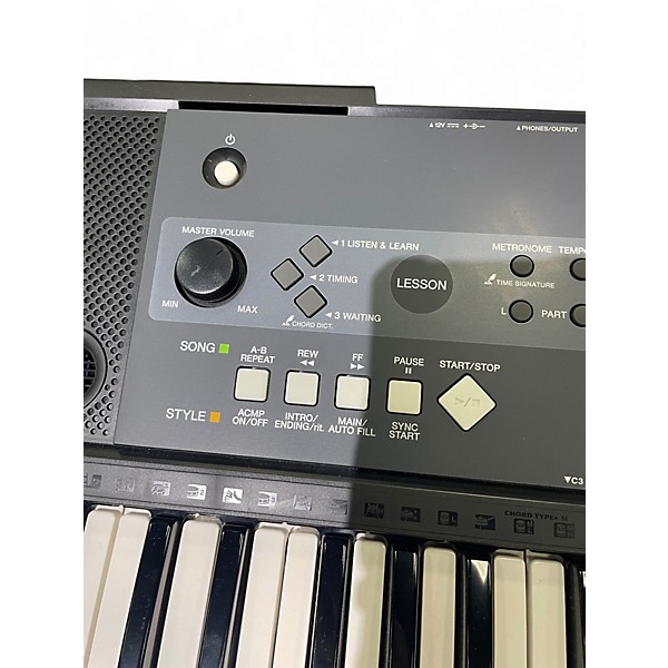 Used Yamaha YPT230 61 Key Portable Keyboard