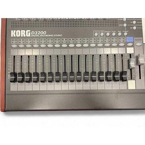Used KORG D3200
