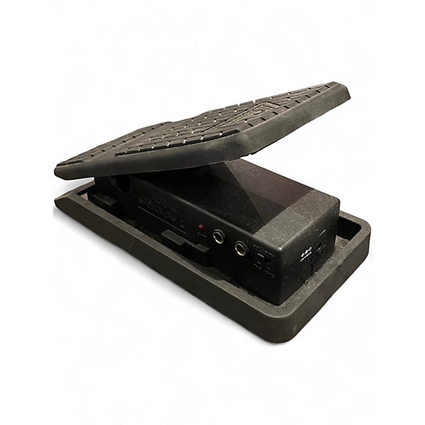 Used Behringer FCV100 Volume Modulation Sustain Pedal