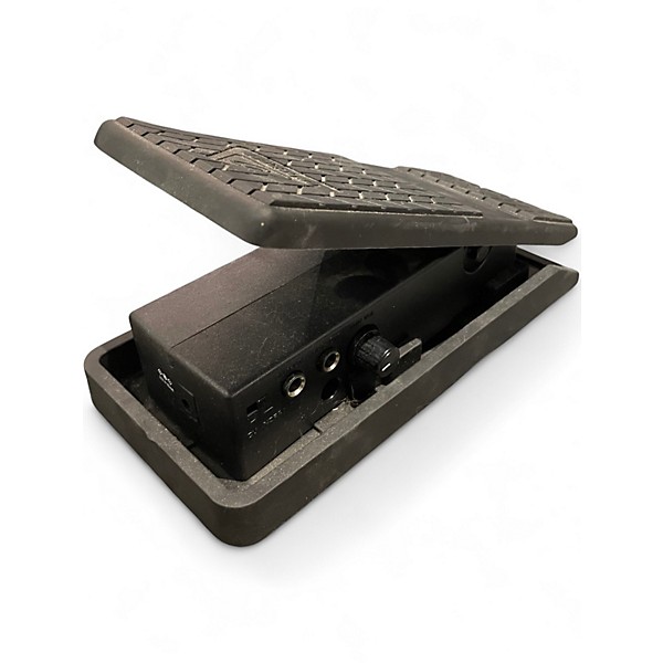 Used Behringer FCV100 Volume Modulation Sustain Pedal