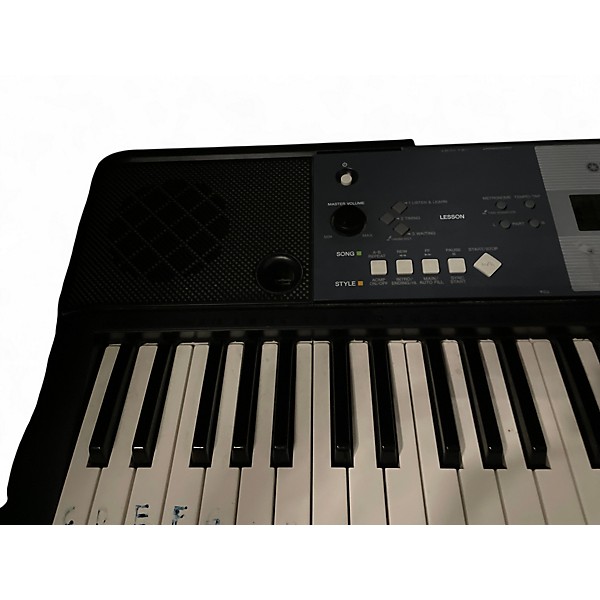 Used Yamaha YPT230 61 Key Portable Keyboard