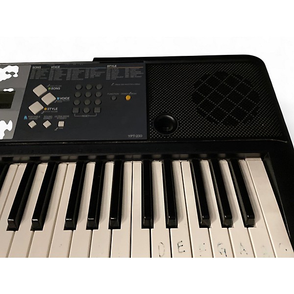 Used Yamaha YPT230 61 Key Portable Keyboard