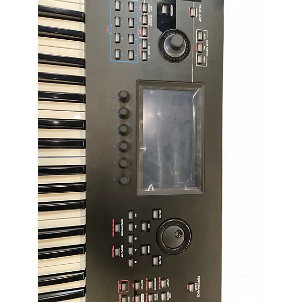 Used Yamaha MONTAGE M7 Keyboard Workstation
